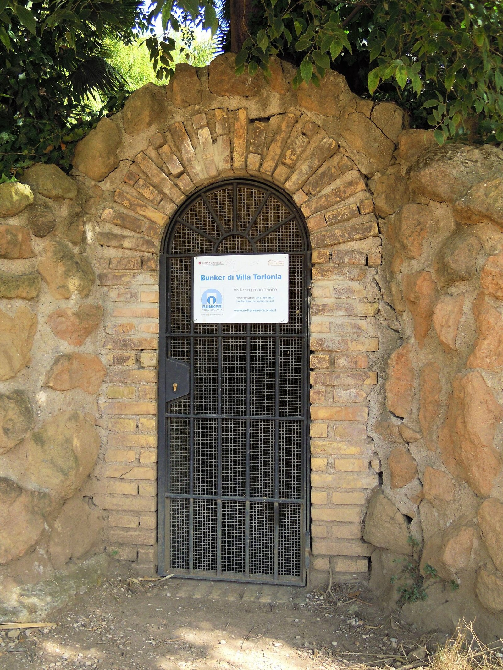 Ingresso del bunker di Villa Torlonia