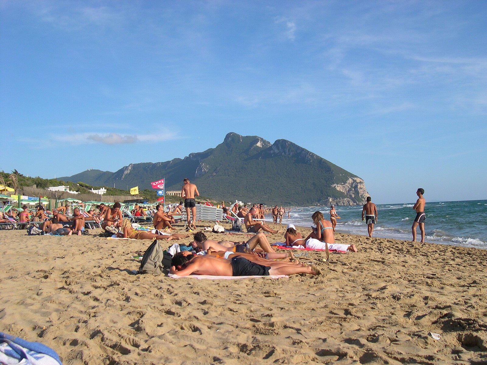 Spiaggia di Sabaudia con il promontorio del Circeo