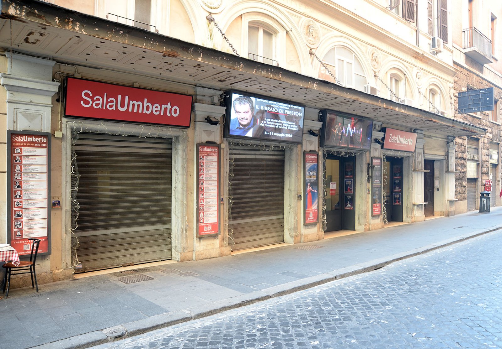 L'ingresso del Teatro Sala Umberto in via della Mercede, sede del concerto di Samuele Rizzuto