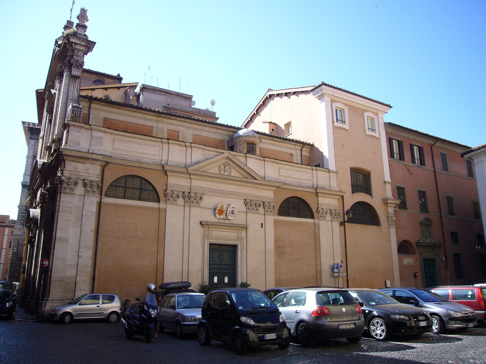 Fianco della chiesa di San Girolamo della Carità a Roma