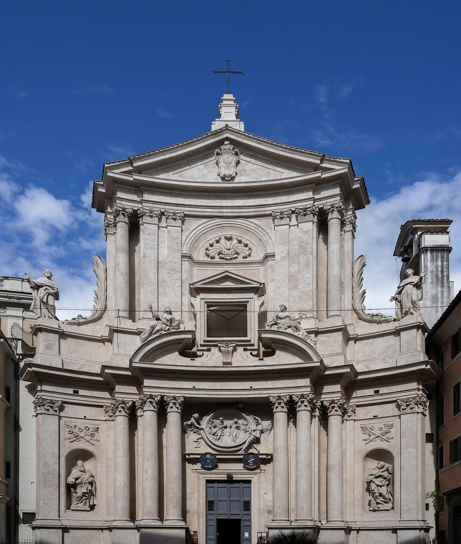 La facciata concava di San Marcello al Corso