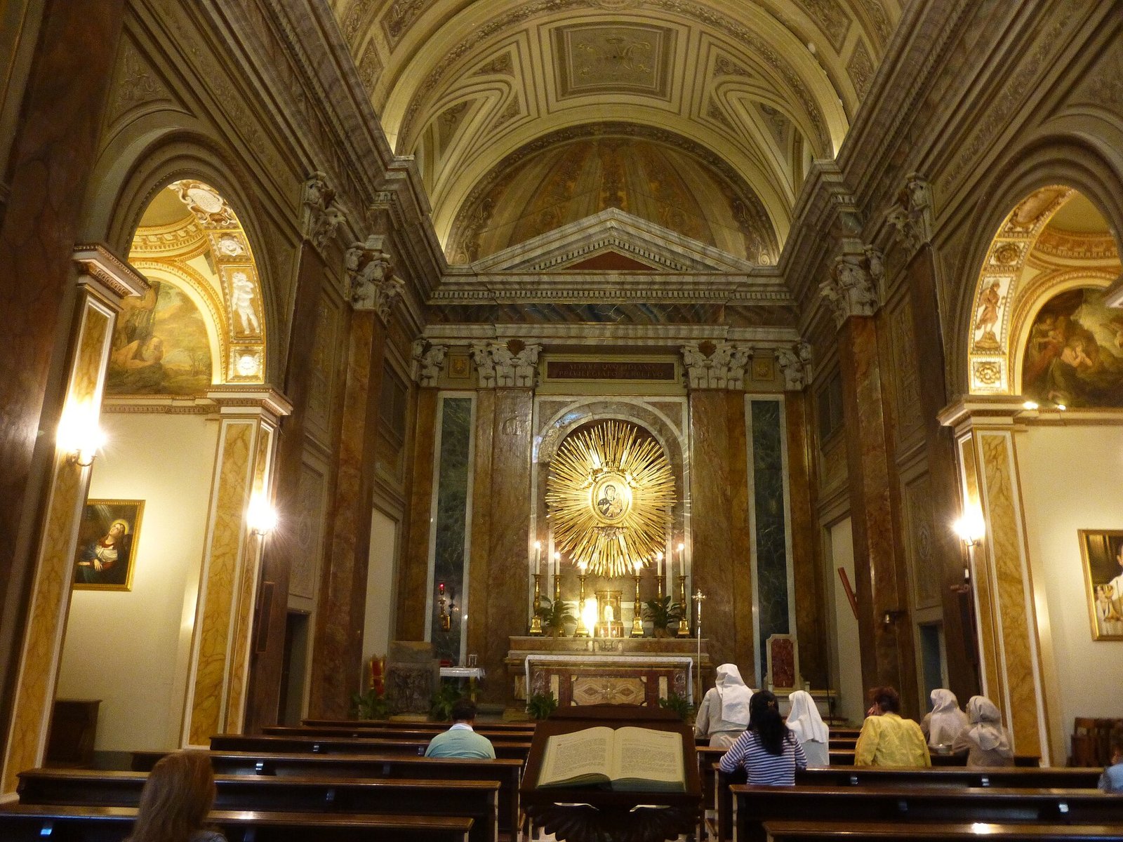 Interno di Santa Maria Odigitria al Tritone