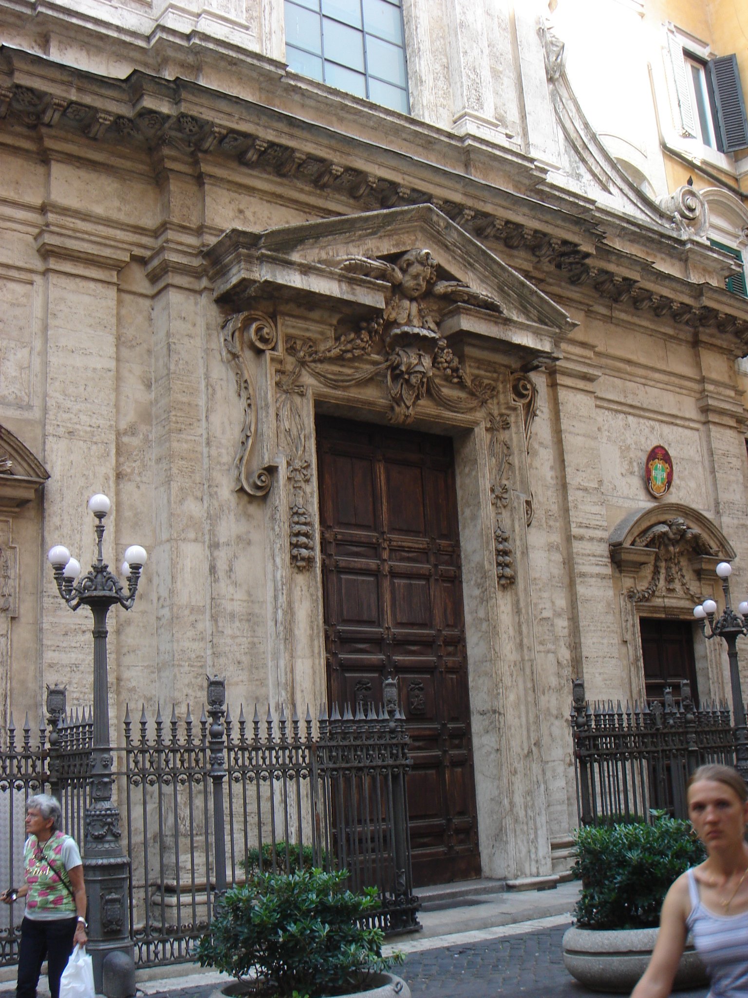La facciata barocca di Sant'Antonio dei Portoghesi