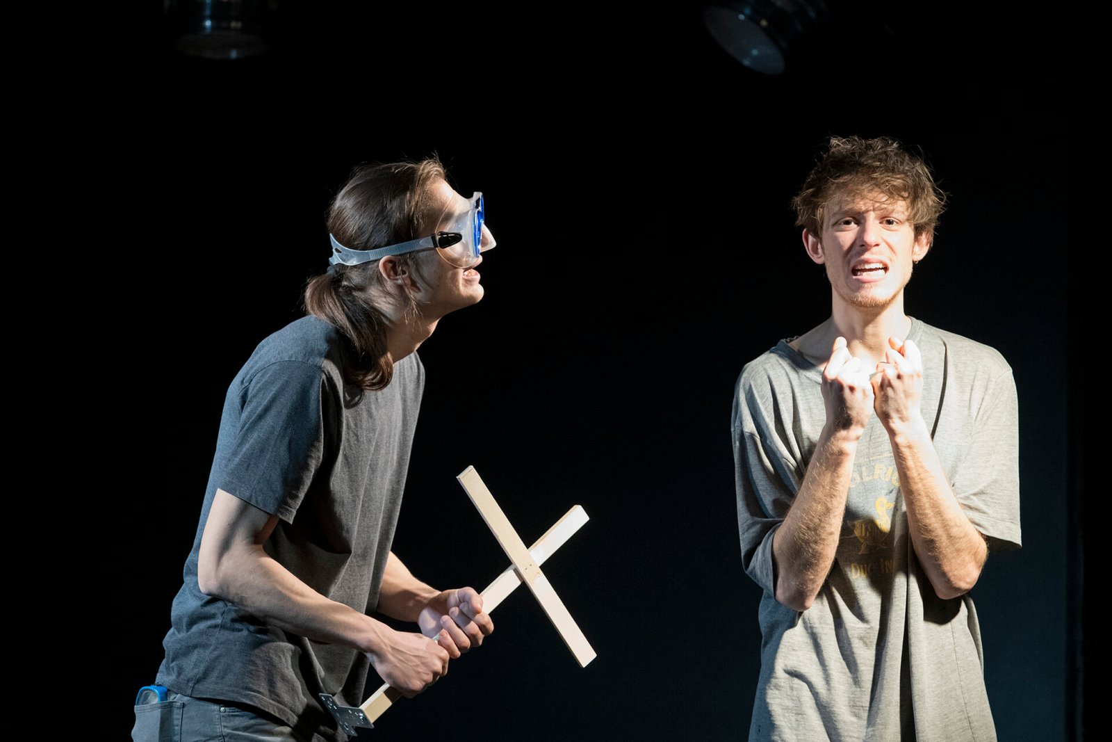 Una scena di Apocalisse Tascabile, produzione Sardegna Teatro