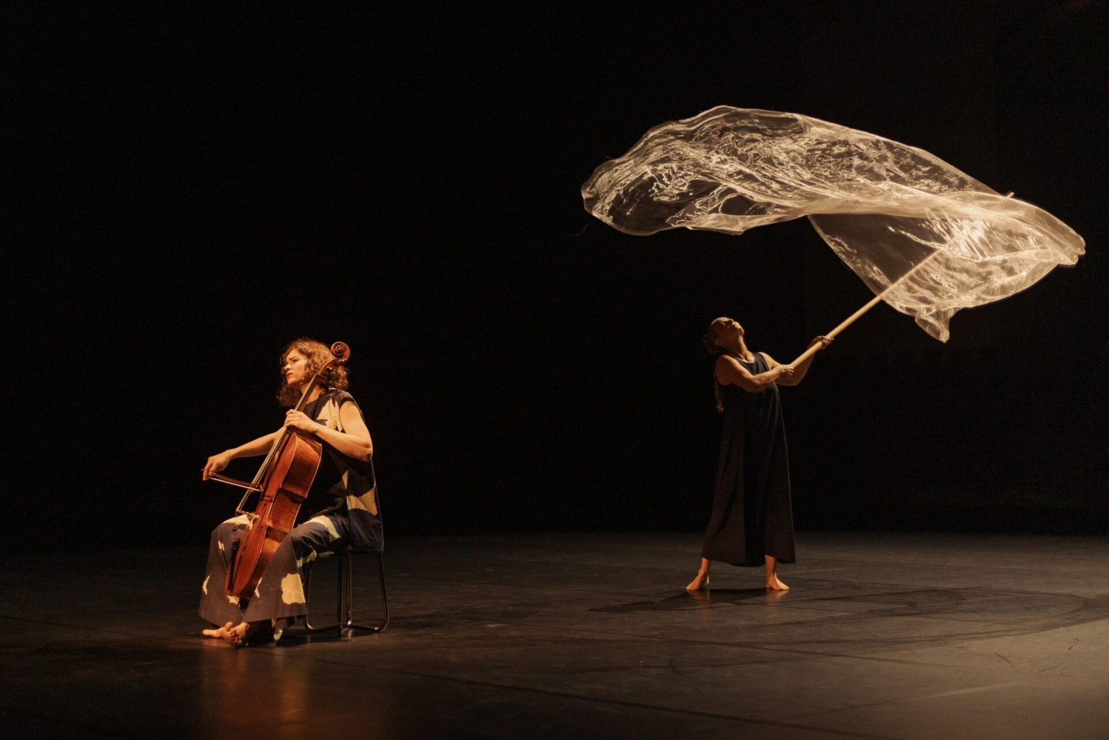 Anastasia Kobekina e Sasha Waltz in Bach Cello Dance