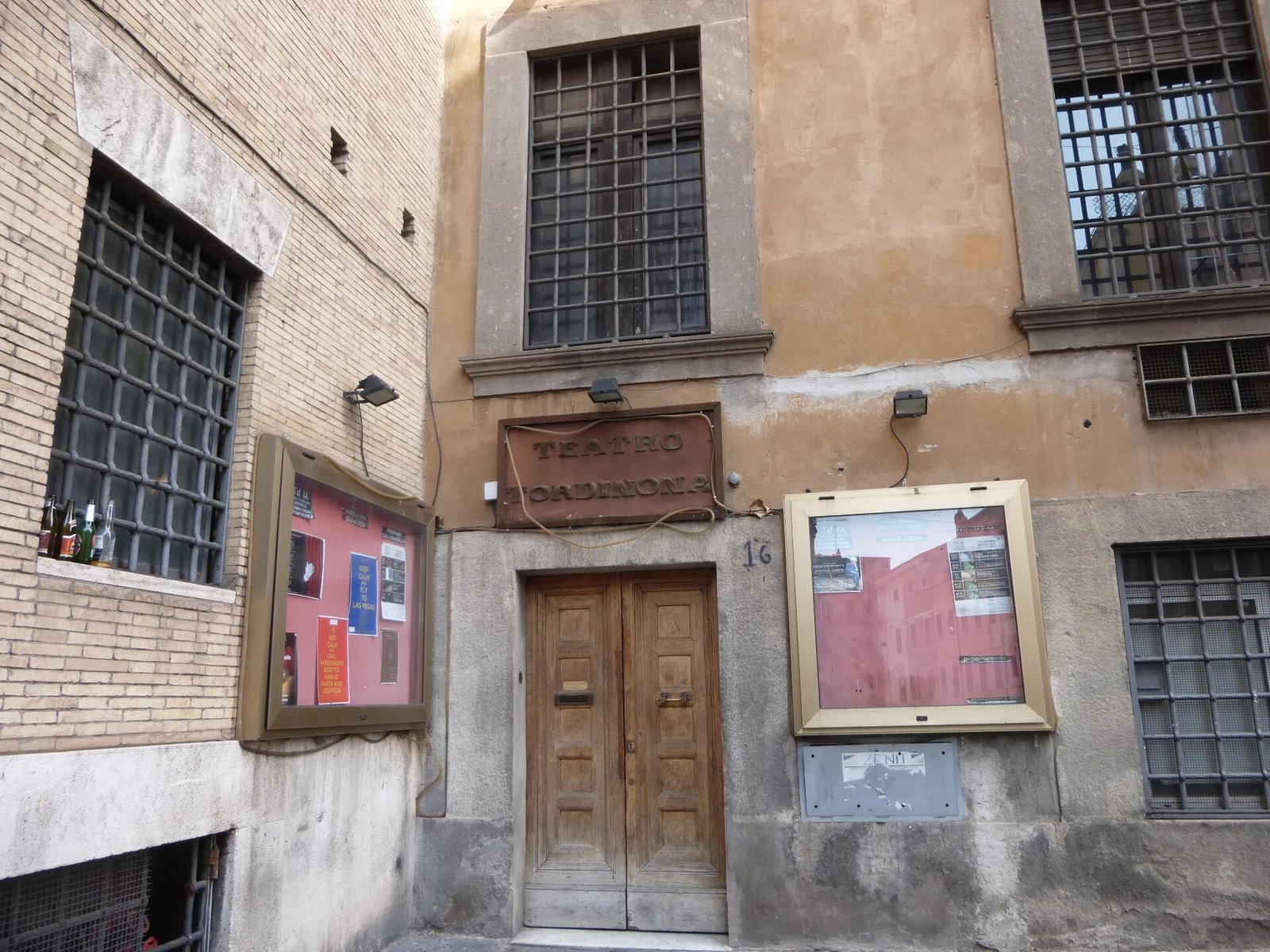 Il Teatro Tordinona in via degli Acquasparta, nel rione Ponte