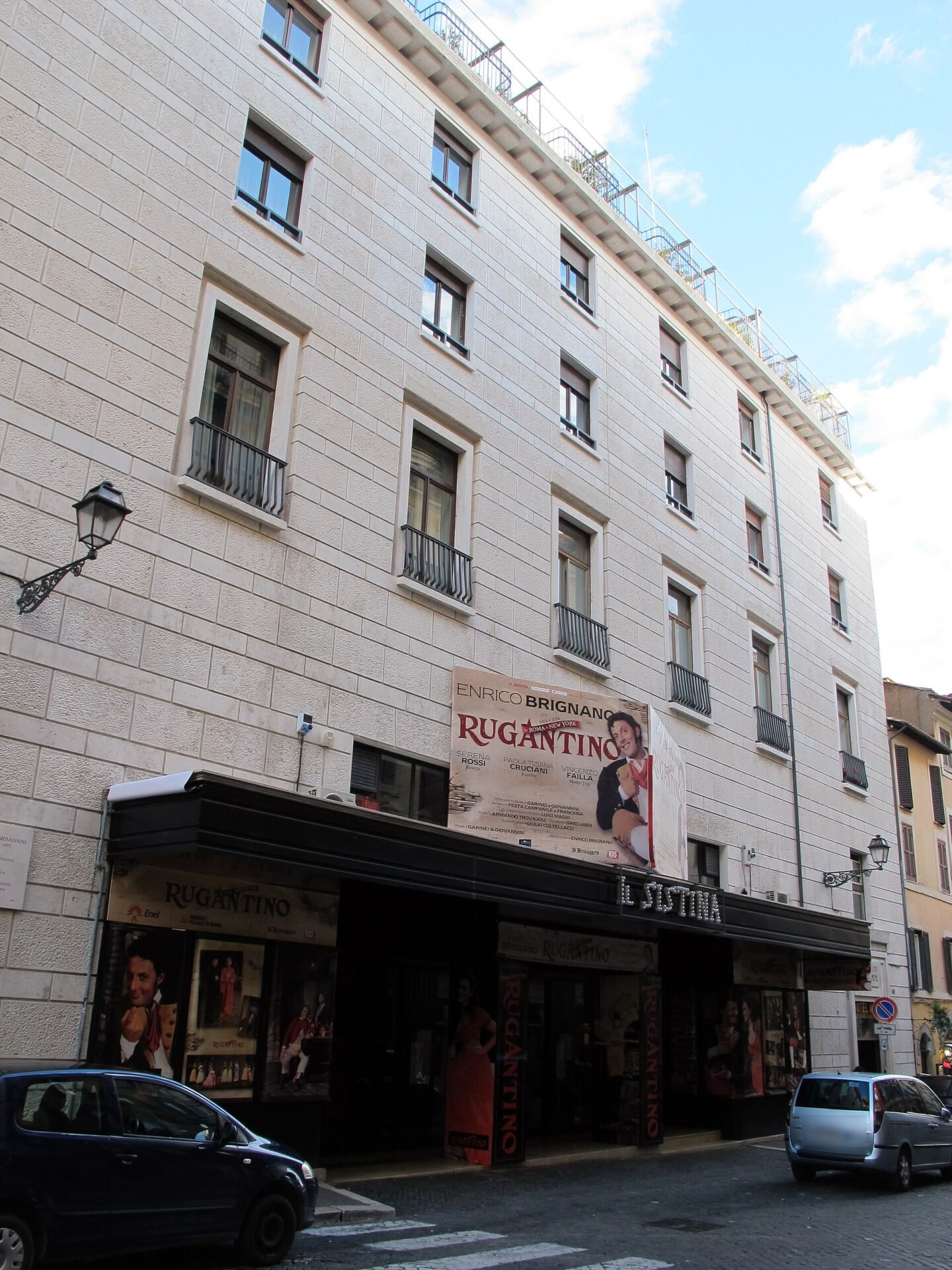 La facciata del Teatro Sistina in via Sistina, dove vanno in scena Nuzzo e Di Biase