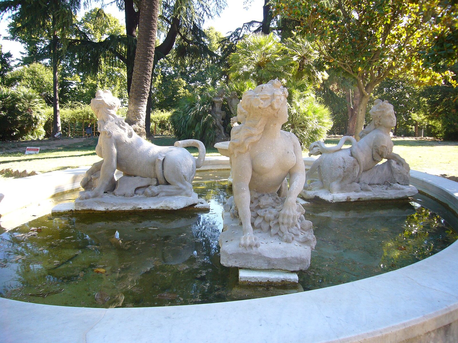 La fontana delle sfingi a Villa Sciarra