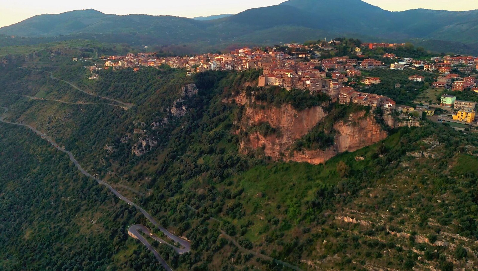 Veduta aerea del centro storico di Norma, in provincia di Latina
