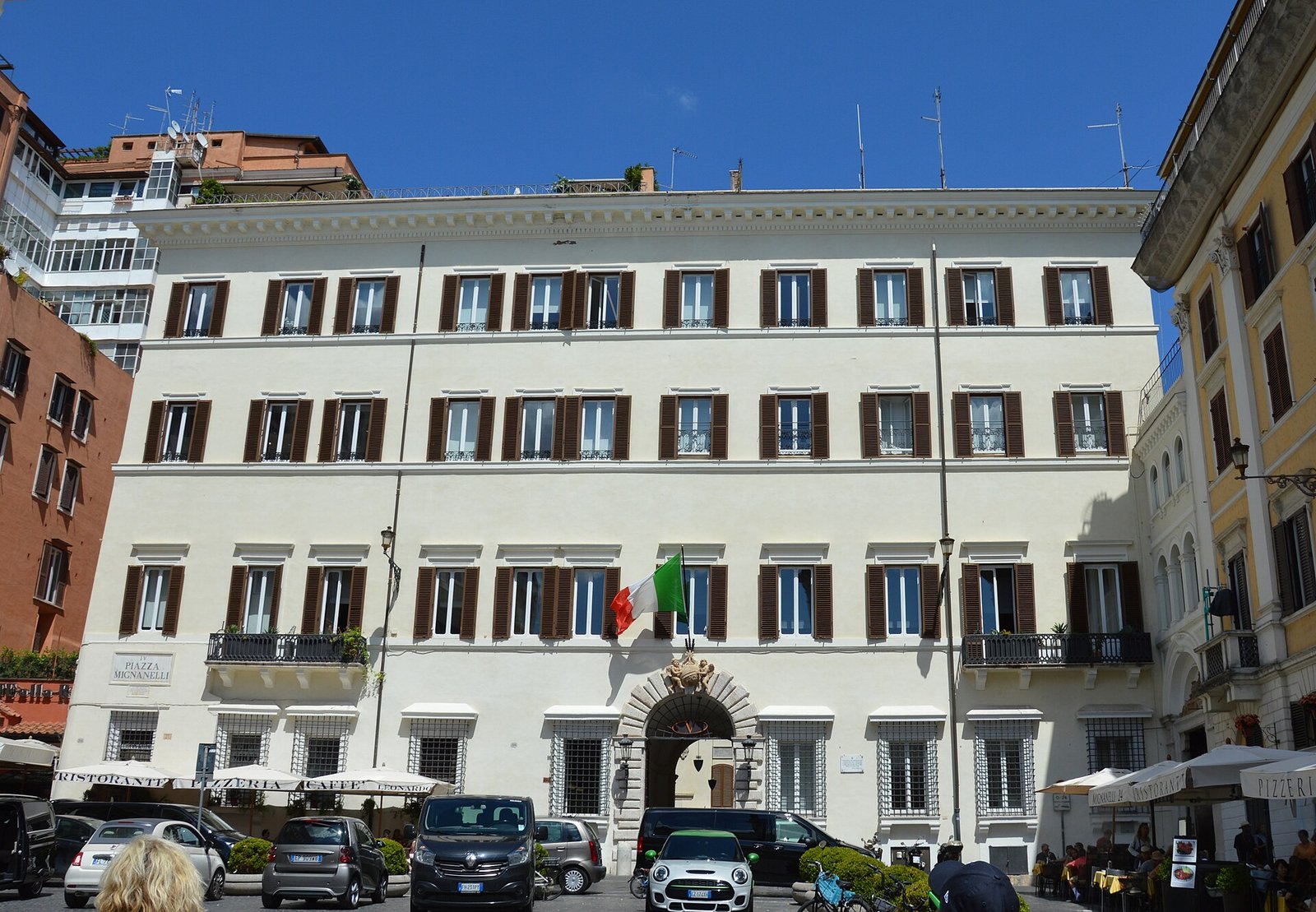 Il Palazzo Gabrielli-Mignanelli in Piazza Mignanelli