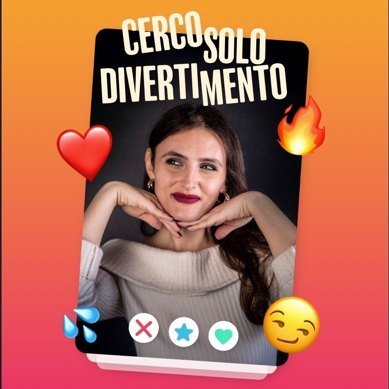 Locandina di Cerco solo divertimento: una donna sorridente con le mani sotto il mento dentro una cornice da app di incontri, con emoji di cuore, fiamma e occhiolino su sfondo arancione e rosa