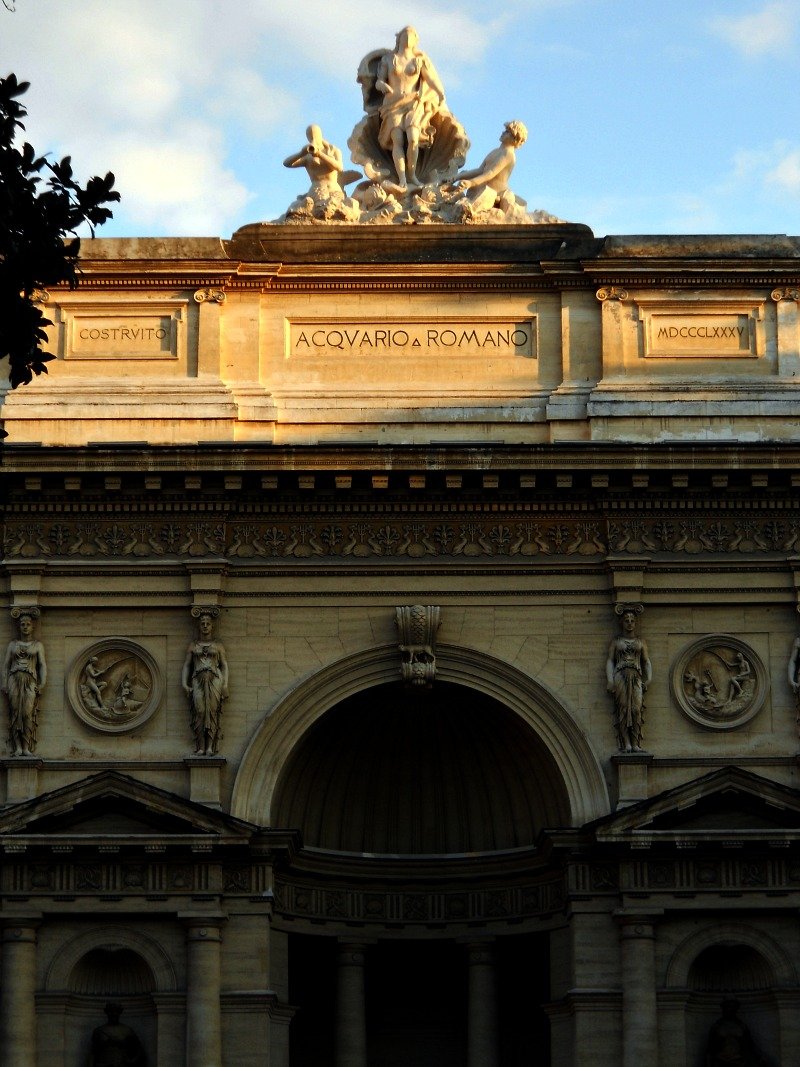 La facciata dell'Acquario Romano, sede della Casa dell'Architettura in piazza Manfredo Fanti