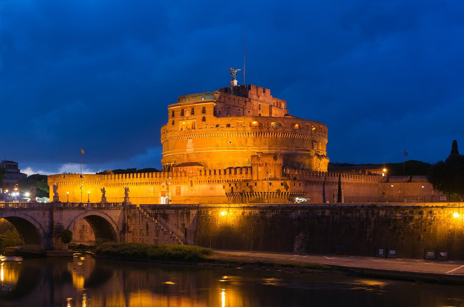 Castel Sant'Angelo al crepuscolo, sede del festival L'Angelo e la luna