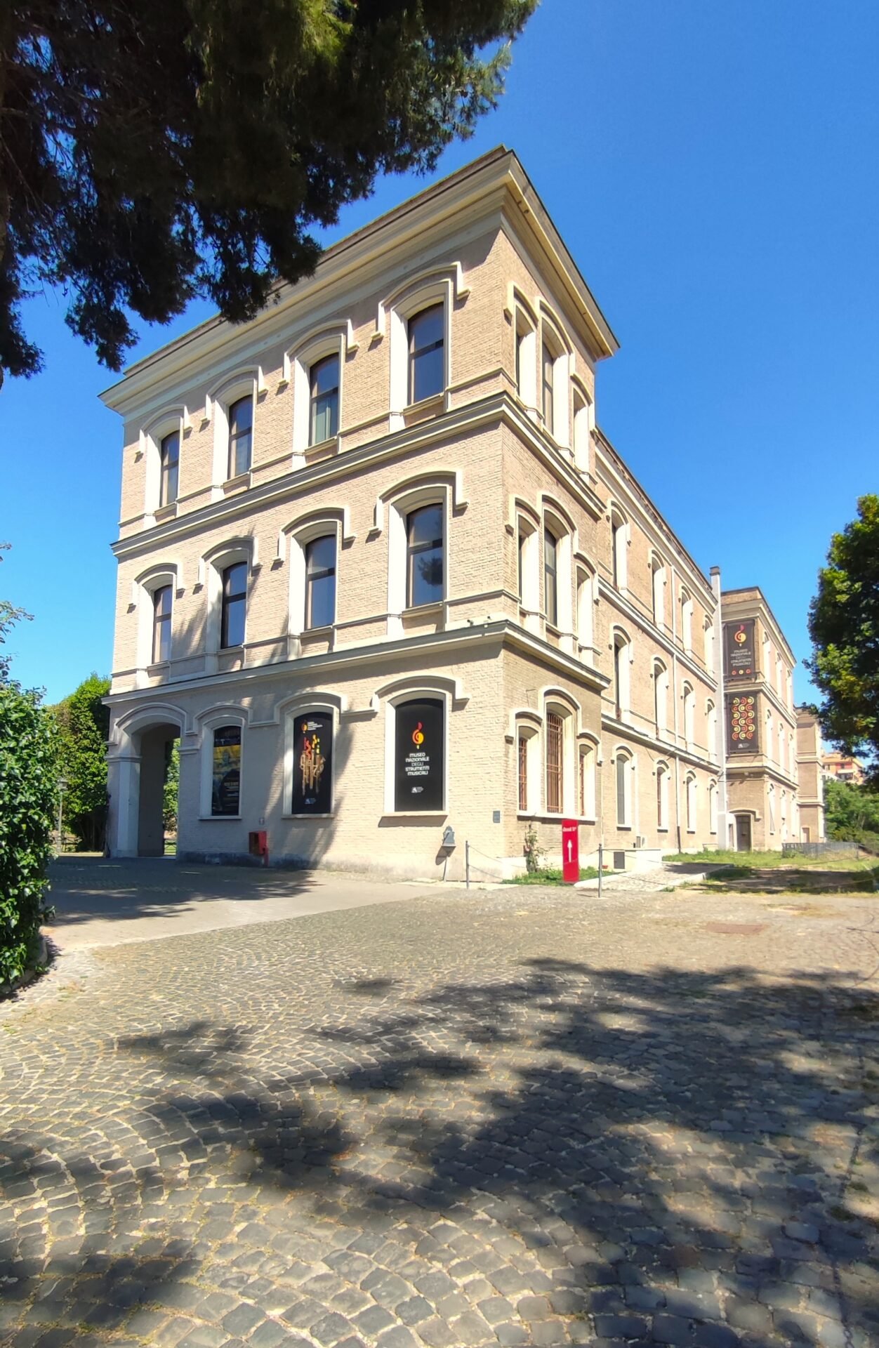 La Palazzina Samoggia, sede del Museo Nazionale degli Strumenti Musicali a Santa Croce in Gerusalemme